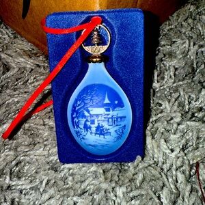 Bing & Grondahl 1992 Annual Porcelain Drop Ornament Denmark